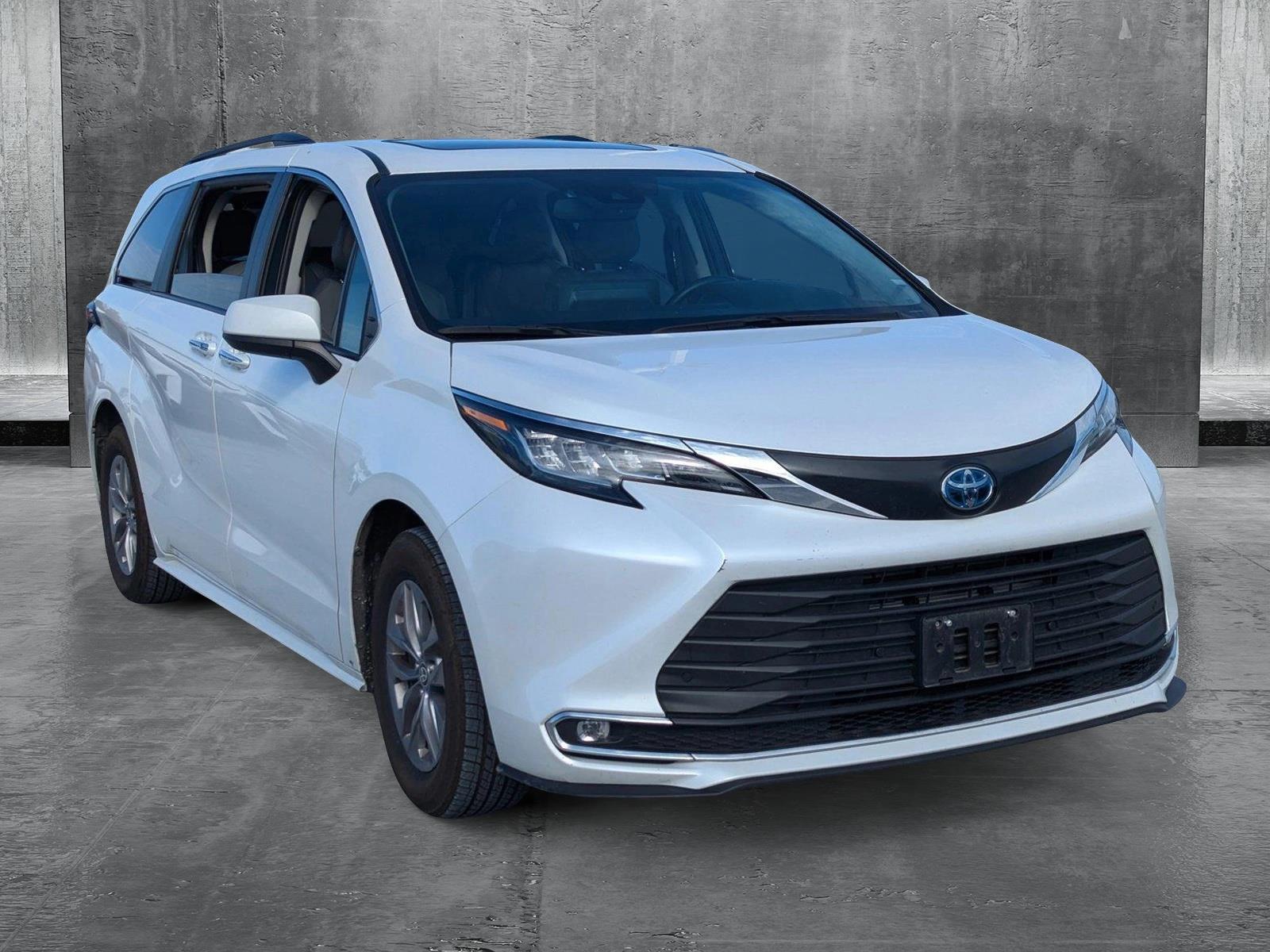 2023 Toyota Sienna Vehicle Photo in Ft. Myers, FL 33907