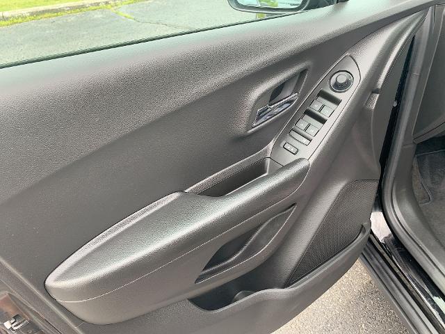 2022 Chevrolet Trax Vehicle Photo in MOON TOWNSHIP, PA 15108-2571