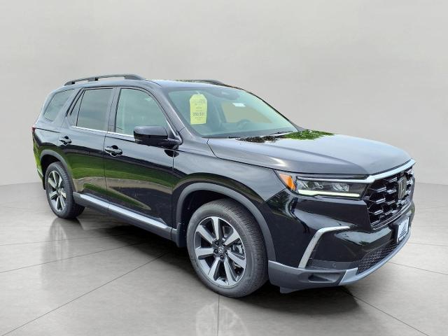 2025 Honda Pilot Vehicle Photo in Oshkosh, WI 54904