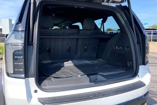 2025 Chevrolet Suburban Vehicle Photo in KANSAS CITY, MO 64114-4502