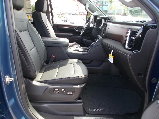 2025 GMC Sierra 2500 HD Vehicle Photo in LOWELL, MA 01852-4336