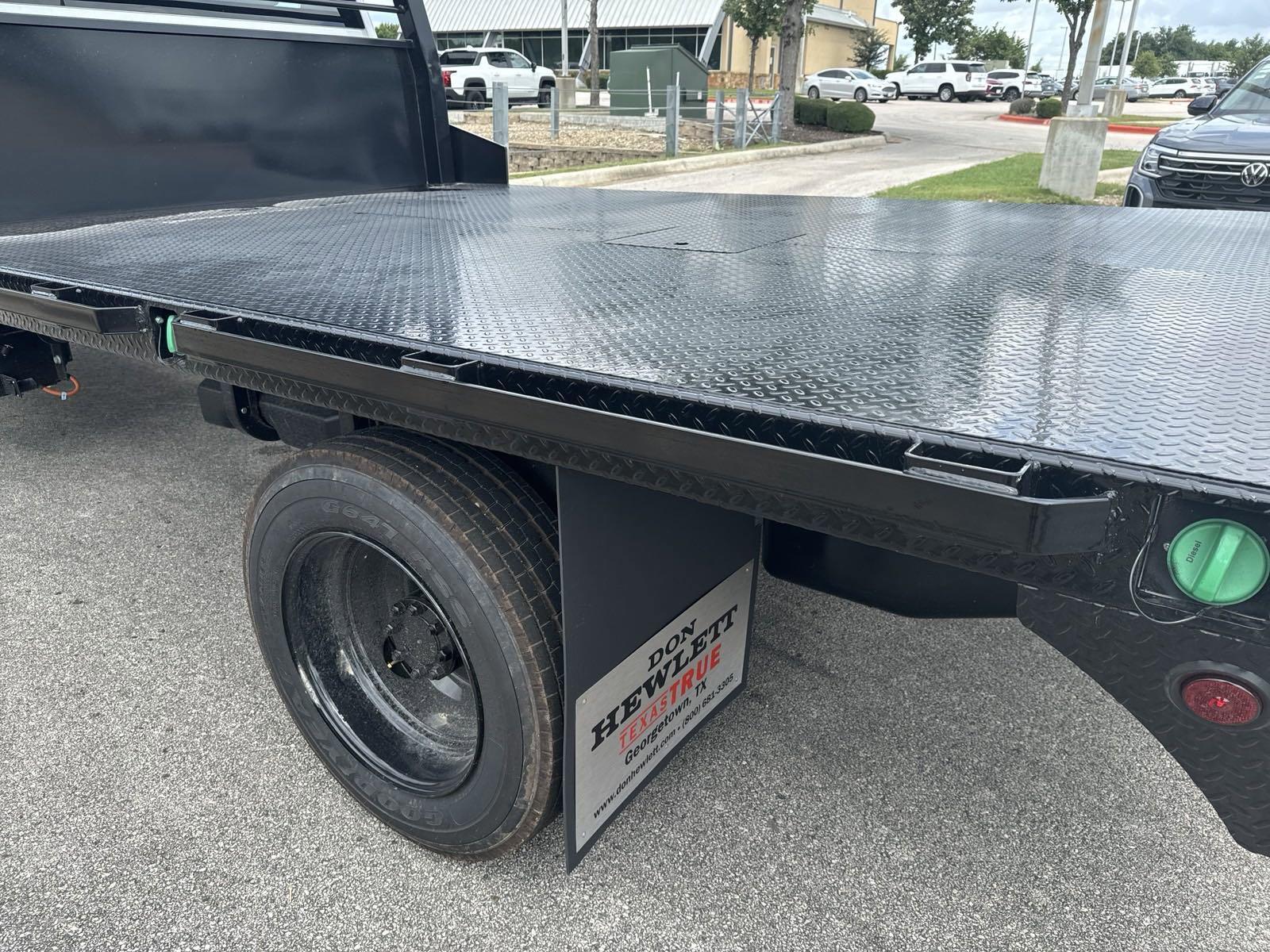 2024 Chevrolet Silverado 5500 HD Vehicle Photo in GEORGETOWN, TX 78626-7508