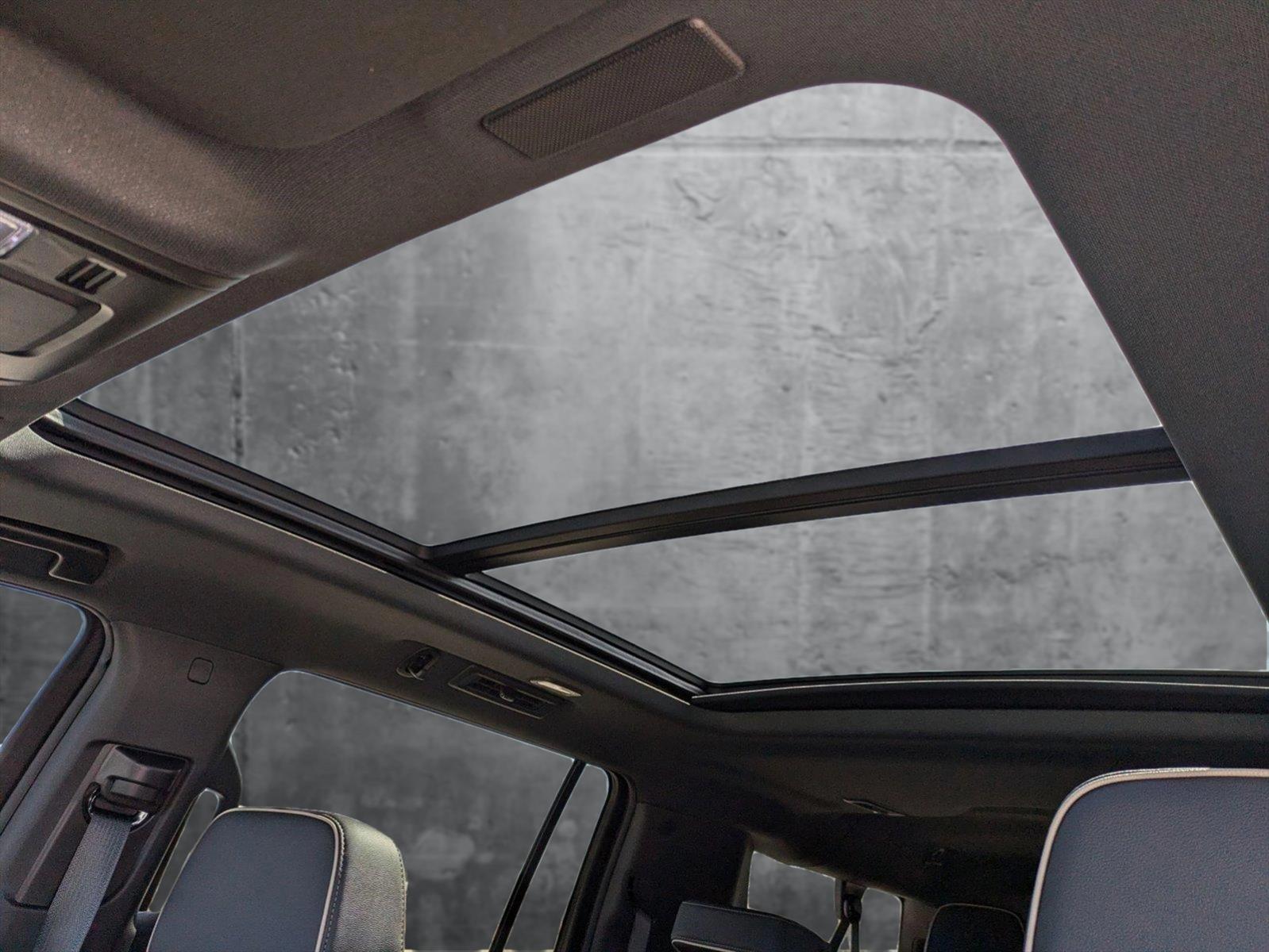 2025 Chevrolet Suburban Vehicle Photo in CORPUS CHRISTI, TX 78412-4902