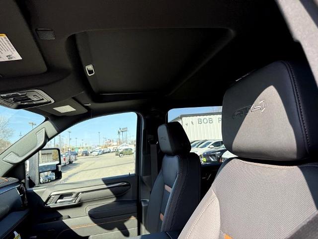 2025 GMC Sierra 3500HD Vehicle Photo in CHICOPEE, MA 01020-5001