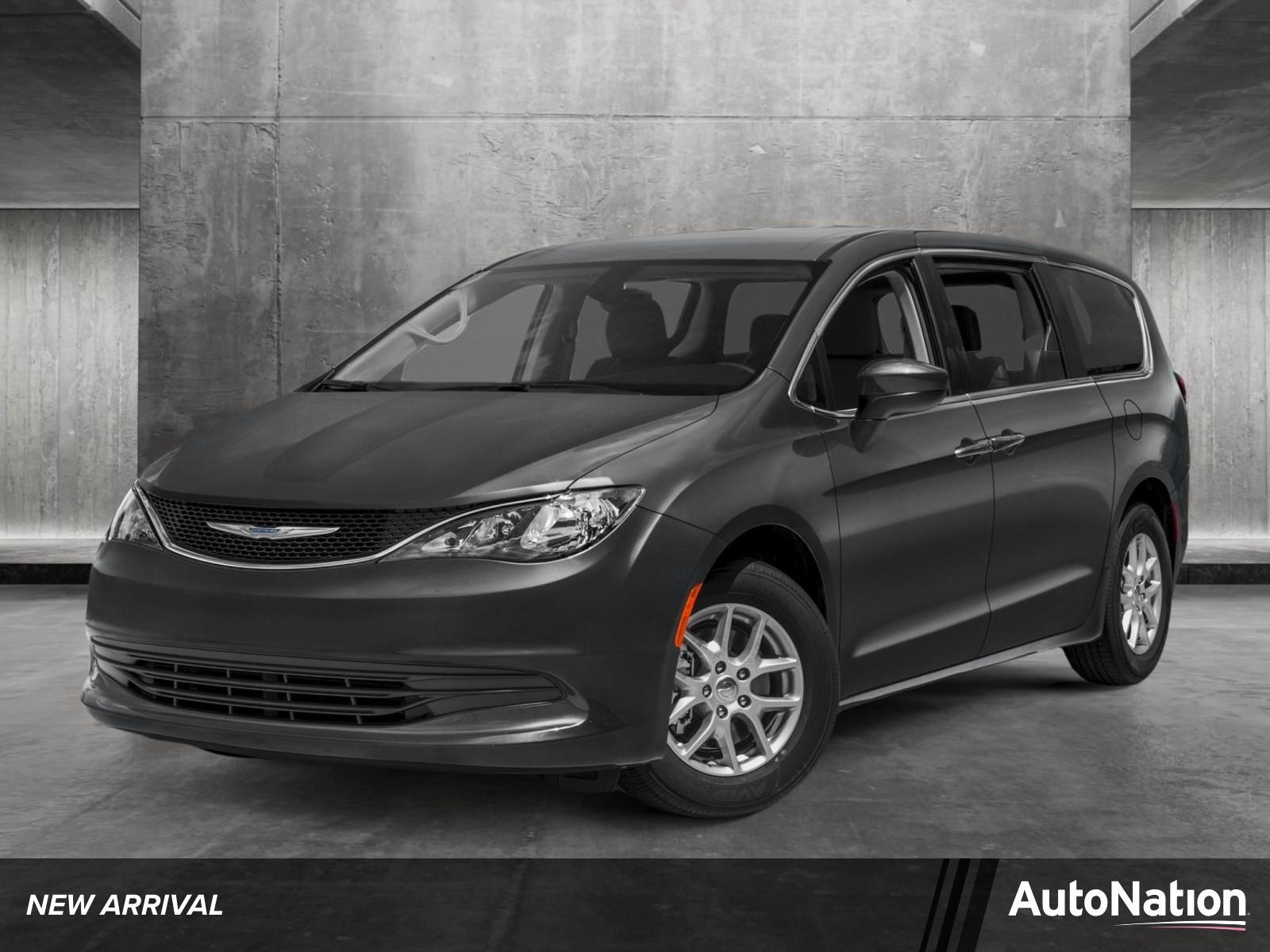 2017 Chrysler Pacifica Vehicle Photo in Valencia, CA 91355