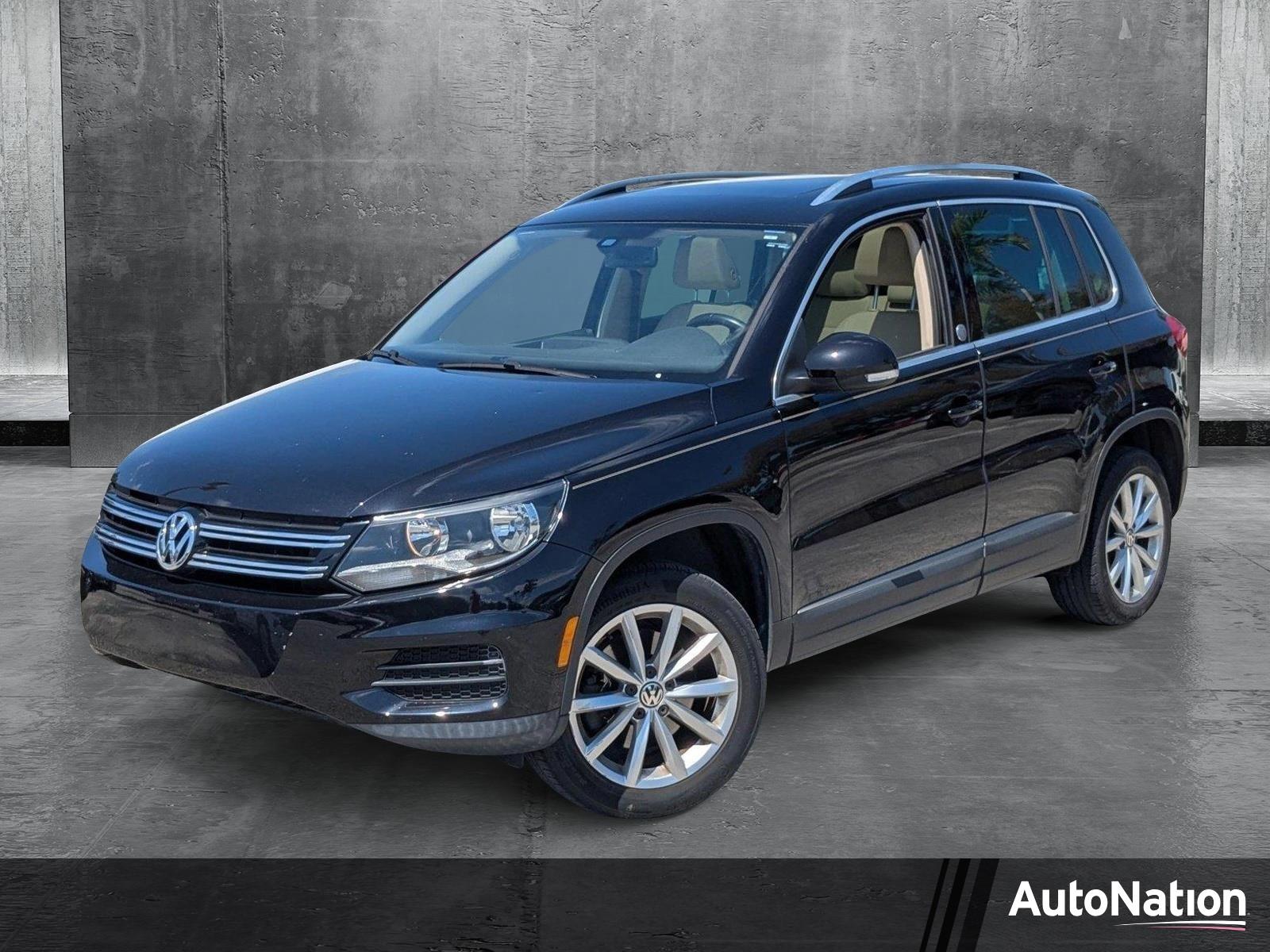 2017 Volkswagen Tiguan Vehicle Photo in PEMBROKE PINES, FL 33024-6534