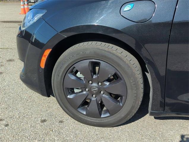 2019 Chrysler Pacifica Vehicle Photo in PASADENA, CA 91107-3803