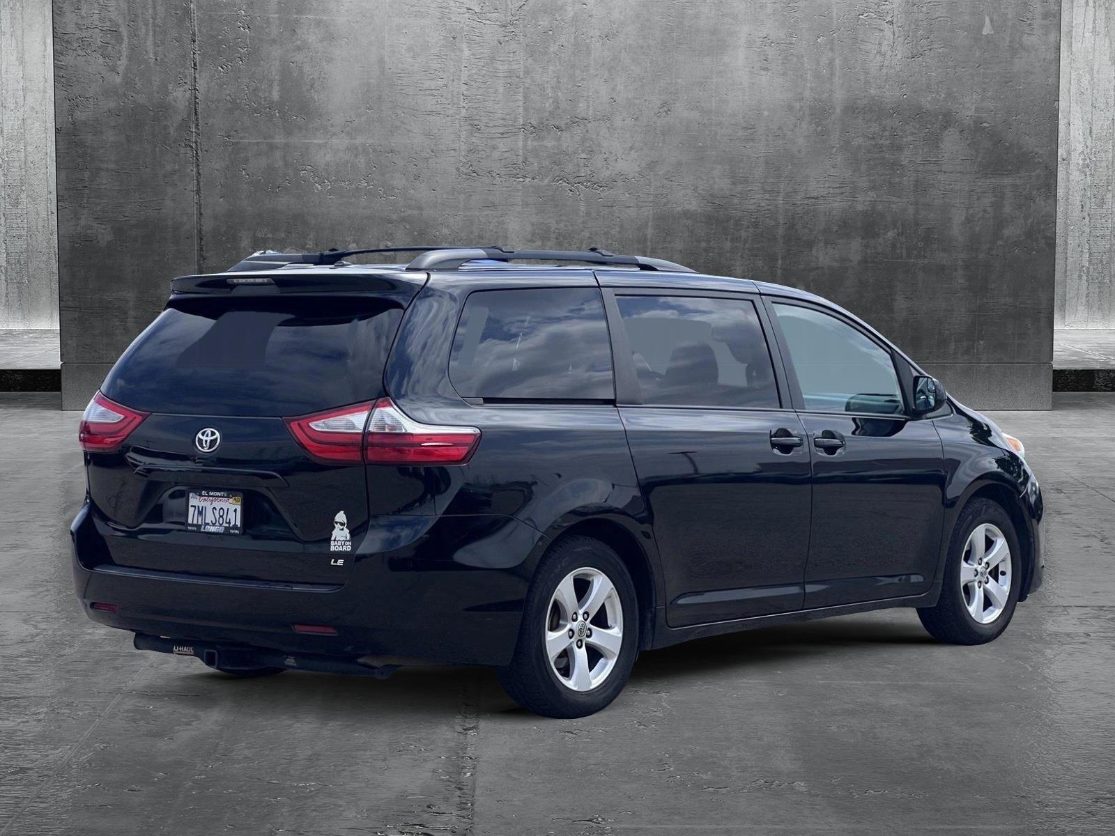 2015 Toyota Sienna Vehicle Photo in Santa Clarita, CA 91355