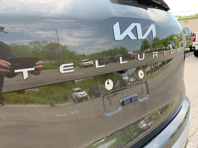 2023 Kia Telluride Vehicle Photo in MOON TOWNSHIP, PA 15108-2571