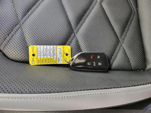 2024 Volkswagen Atlas Vehicle Photo in APPLETON, WI 54914-4656