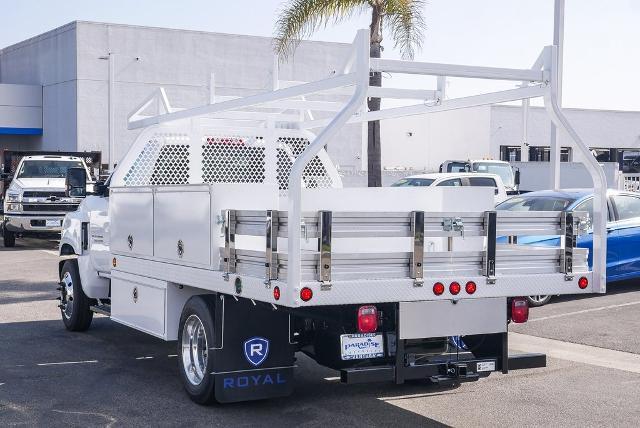 2023 Chevrolet Silverado Chassis Cab Vehicle Photo in VENTURA, CA 93003-8585