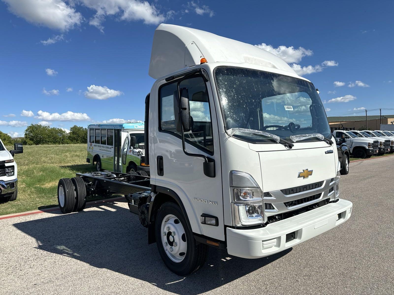 2025 Chevrolet Low Cab Forward 5500 XG Vehicle Photo in GEORGETOWN, TX 78626-7508