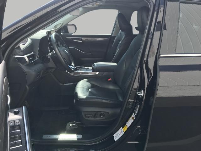 2021 Toyota Highlander Vehicle Photo in GREEN BAY, WI 54303-3330