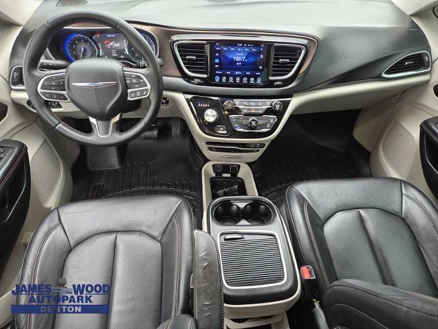 2017 Chrysler Pacifica Vehicle Photo in DENTON, TX 76210-9321