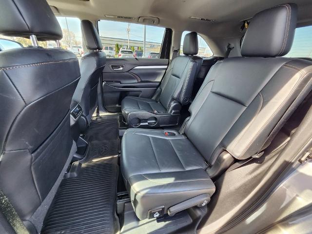 2017 Toyota Highlander Vehicle Photo in GREEN BAY, WI 54304-5303