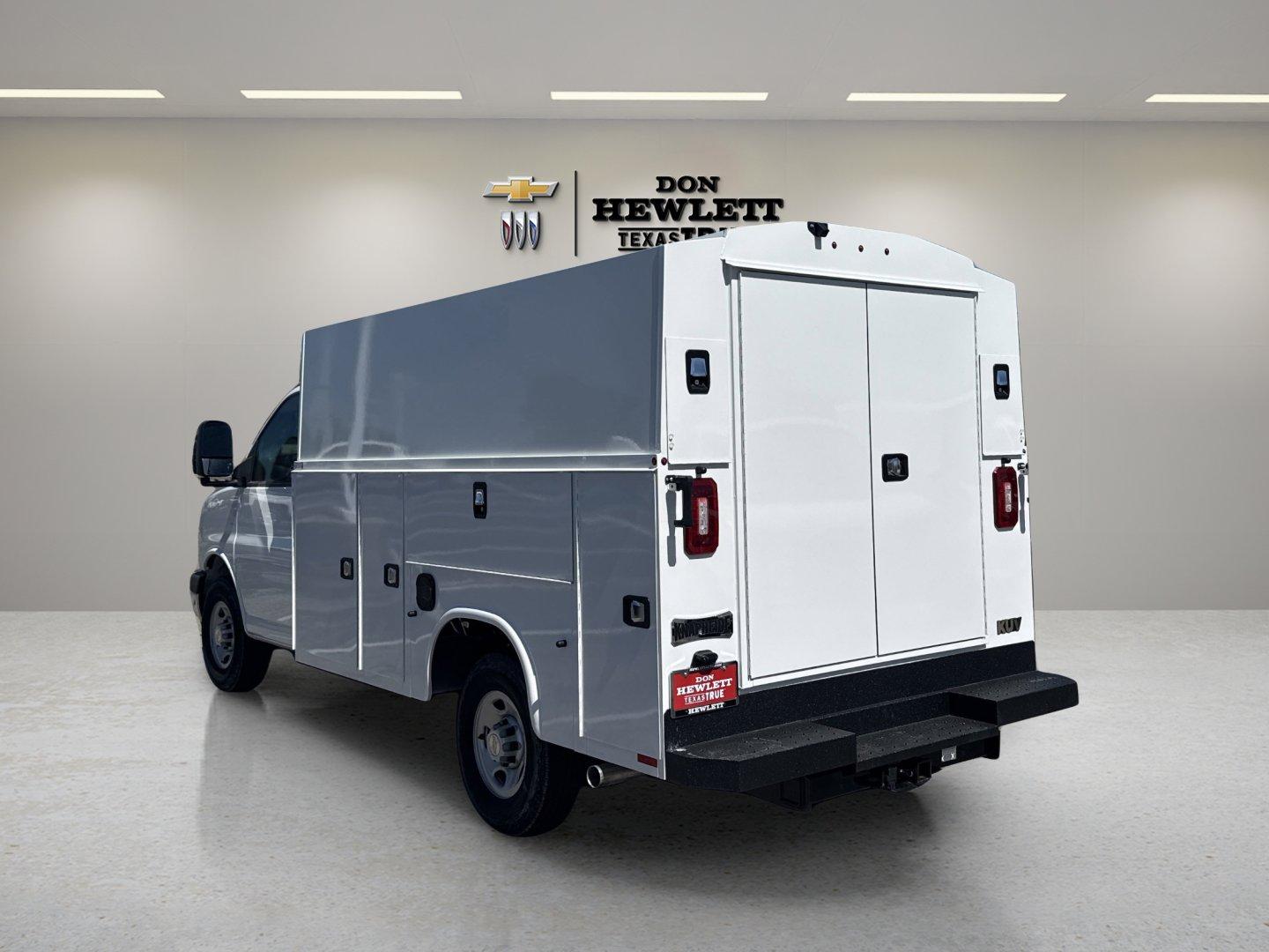 2025 Chevrolet Express Cutaway 3500 Vehicle Photo in GEORGETOWN, TX 78626-7508