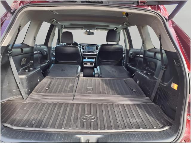 2015 Toyota Highlander Hybrid Vehicle Photo in Appleton, WI 54914