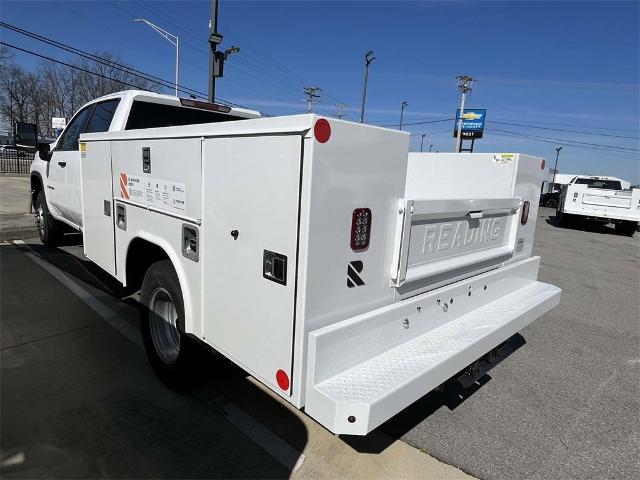 2024 Chevrolet Silverado 3500 HD Chassis Cab Vehicle Photo in ALCOA, TN 37701-3235