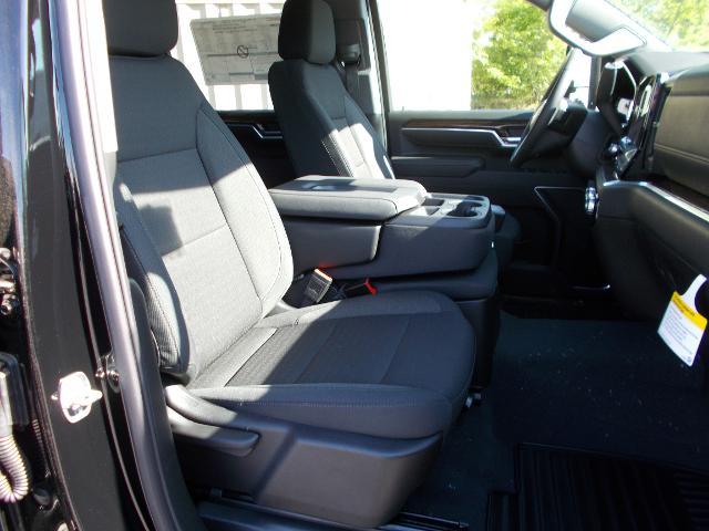 2025 GMC Sierra 2500 HD Vehicle Photo in LOWELL, MA 01852-4336