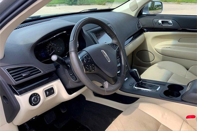 2019 Lincoln MKT Vehicle Photo in TOPEKA, KS 66609-0000