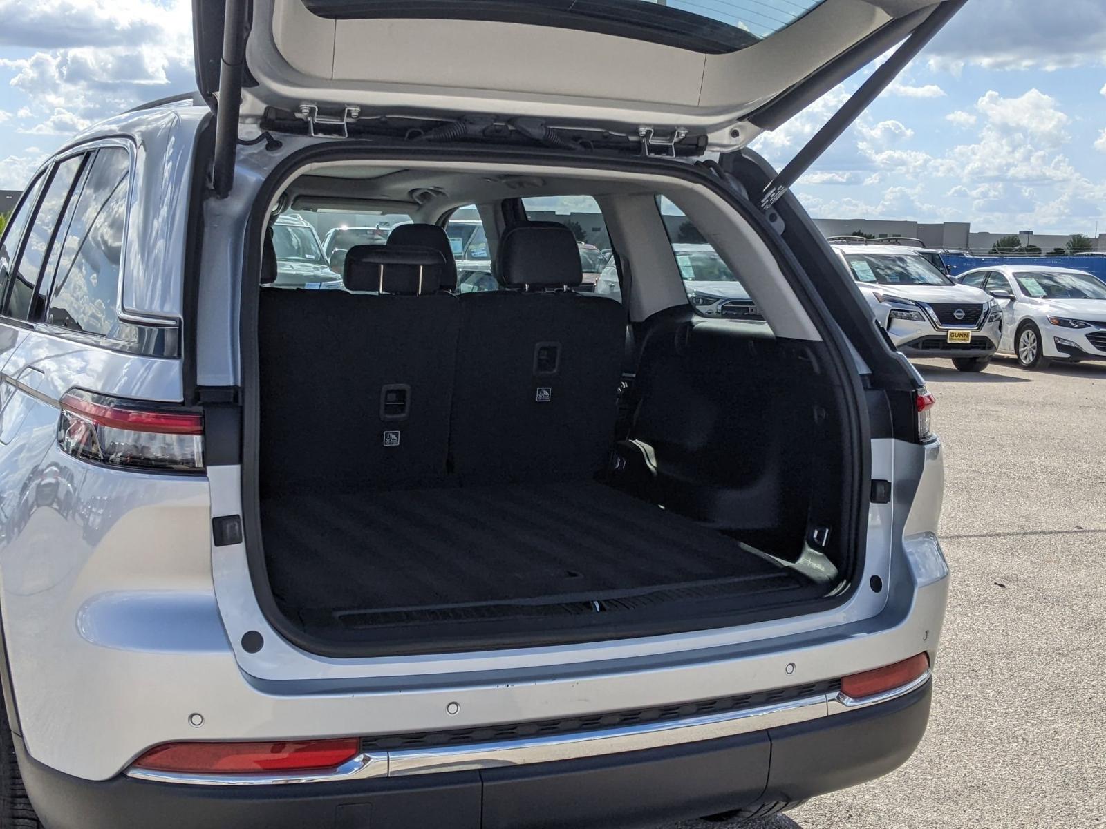 2023 Jeep Grand Cherokee Vehicle Photo in Seguin, TX 78155