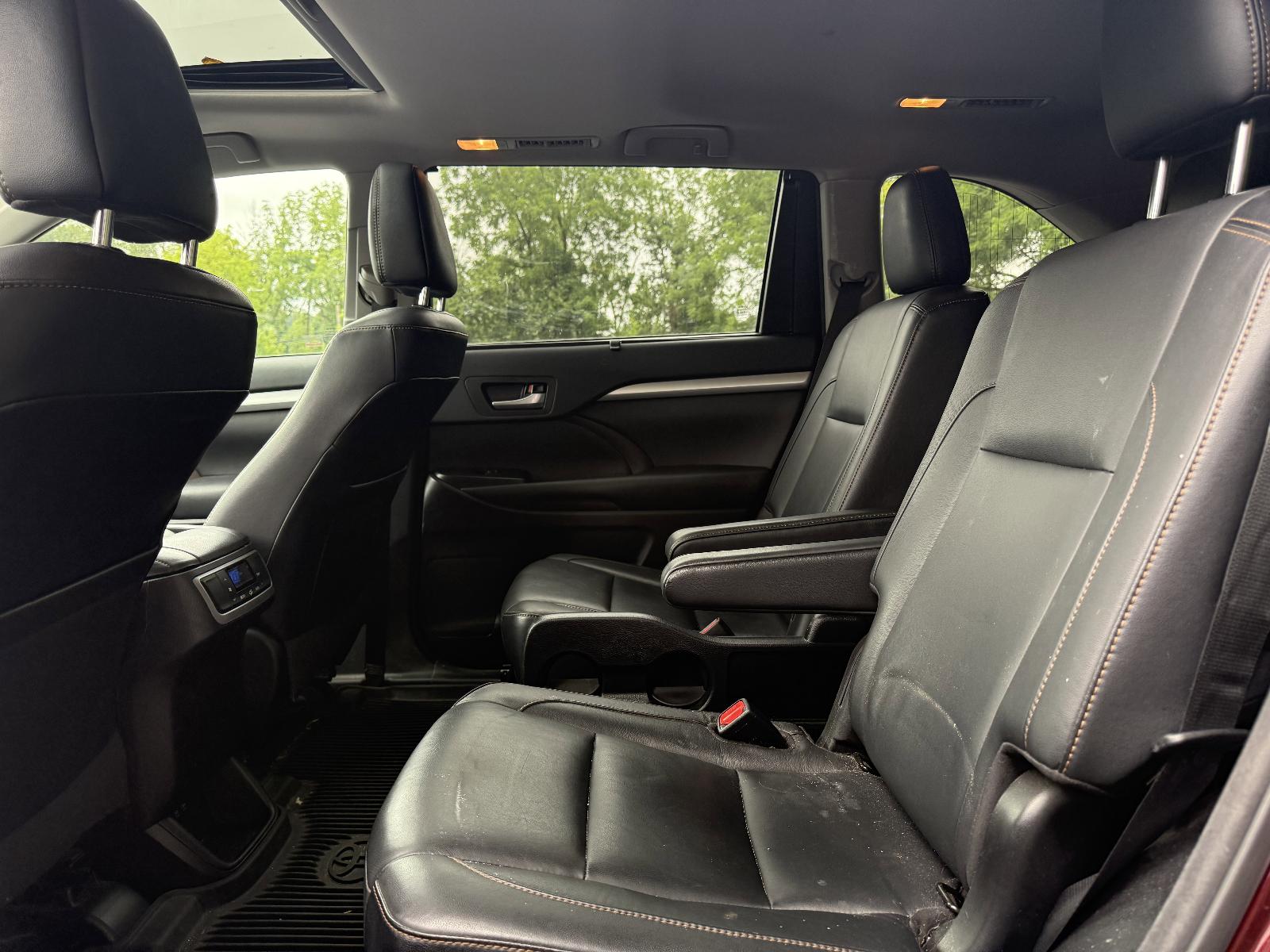 2017 Toyota Highlander Vehicle Photo in Harrisburg, PA 17111
