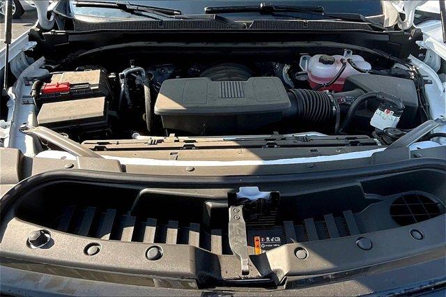 2025 Chevrolet Suburban Vehicle Photo in TOPEKA, KS 66609-0000