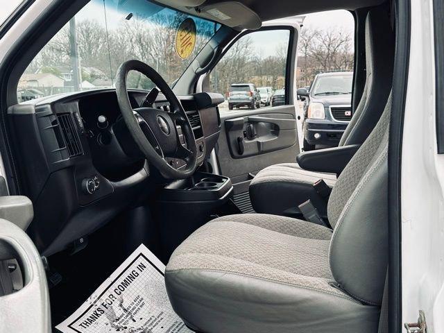 2015 GMC Savana Commercial Cutaway Vehicle Photo in MEDINA, OH 44256-9631