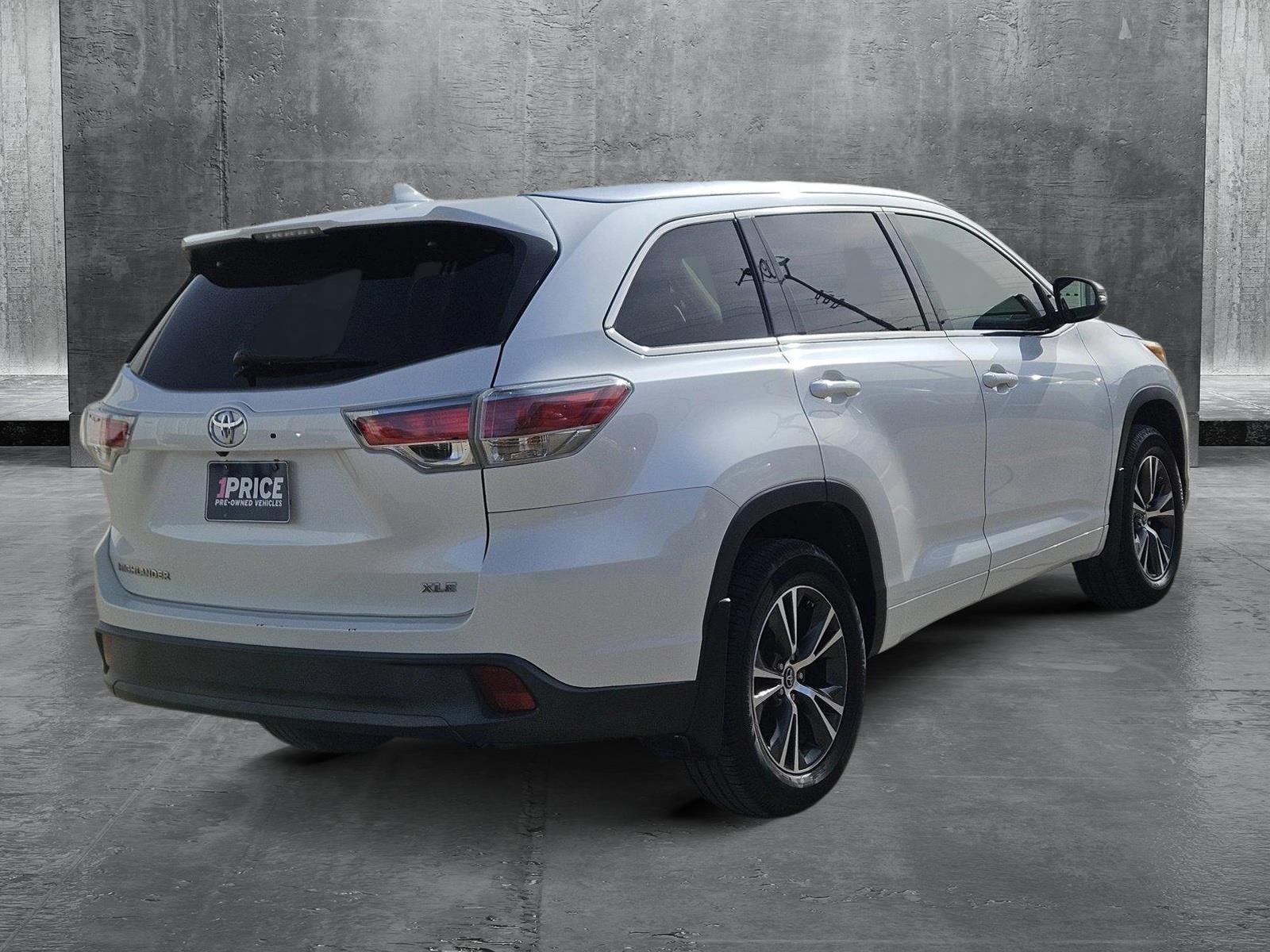 2016 Toyota Highlander Vehicle Photo in NORTH RICHLAND HILLS, TX 76180-7199