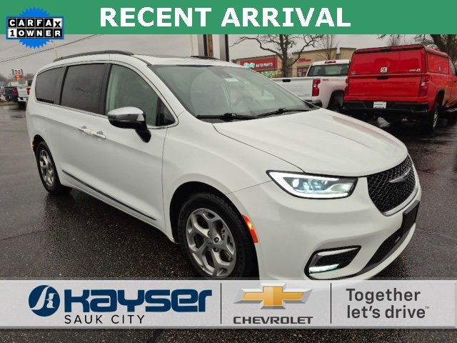 2023 Chrysler Pacifica Vehicle Photo in SAUK CITY, WI 53583-1301