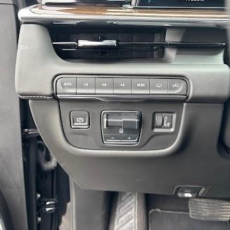 2024 Cadillac Escalade ESV Vehicle Photo in APPLETON, WI 54914-8833