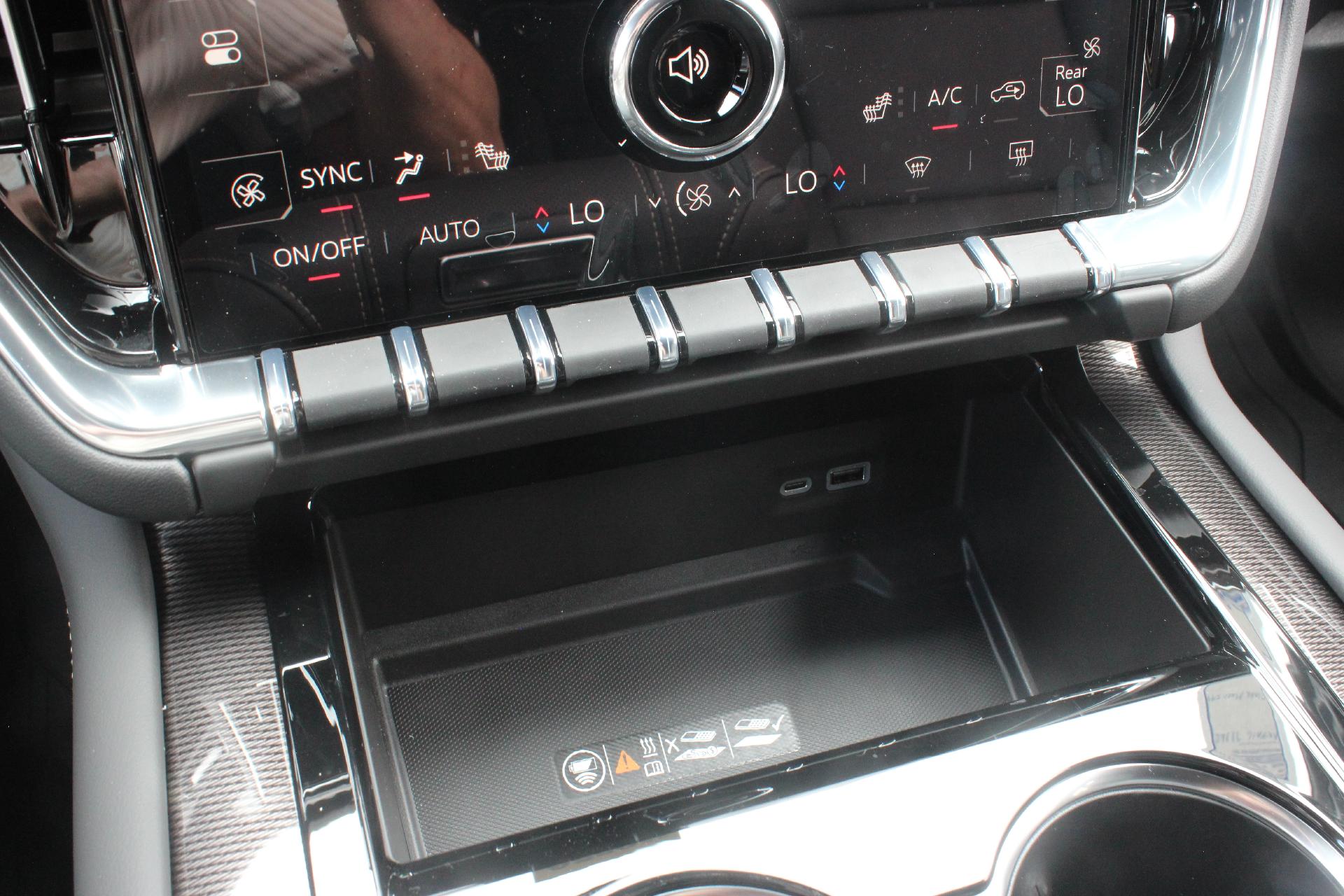 2025 GMC Yukon Vehicle Photo in AURORA, CO 80012-4011