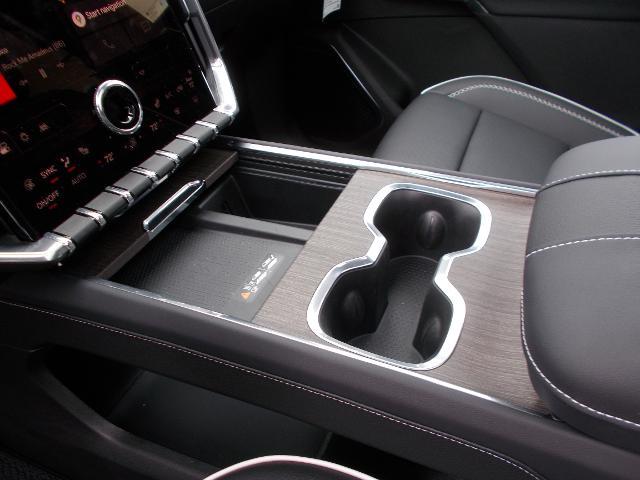 2025 GMC Acadia Vehicle Photo in LOWELL, MA 01852-4336