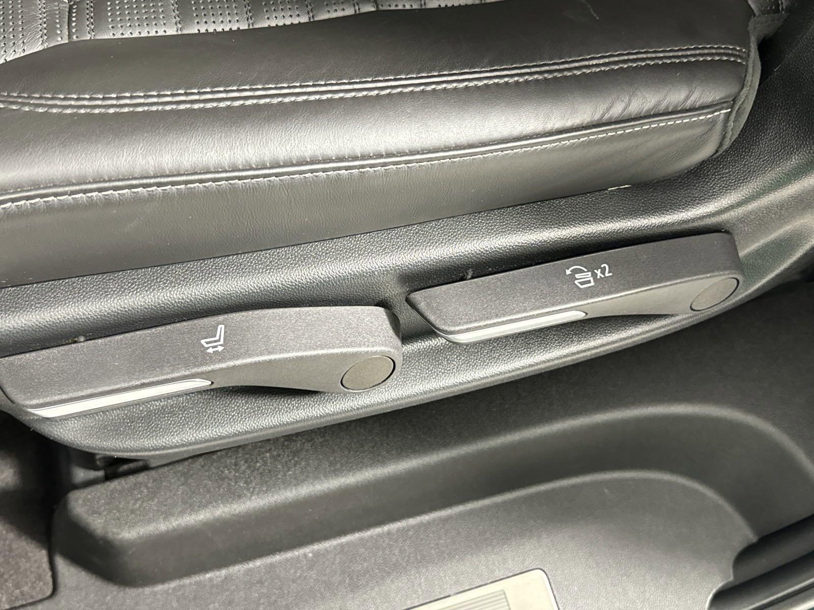 2022 Cadillac Escalade ESV Vehicle Photo in GEORGETOWN, TX 78626-7508