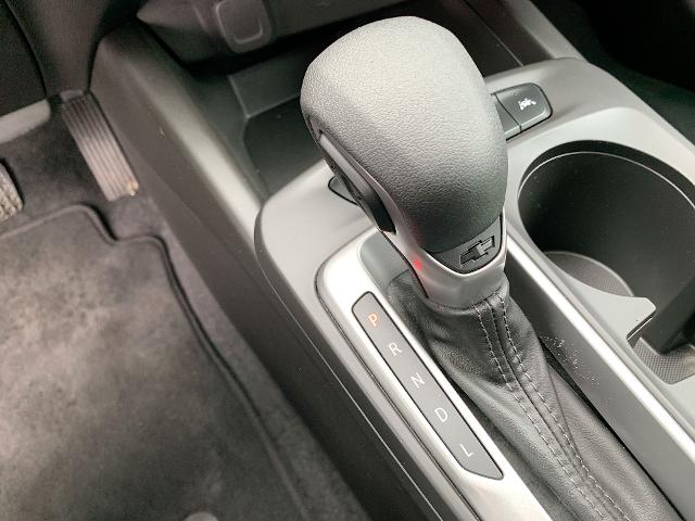 2024 Chevrolet Trax Vehicle Photo in MOON TOWNSHIP, PA 15108-2571