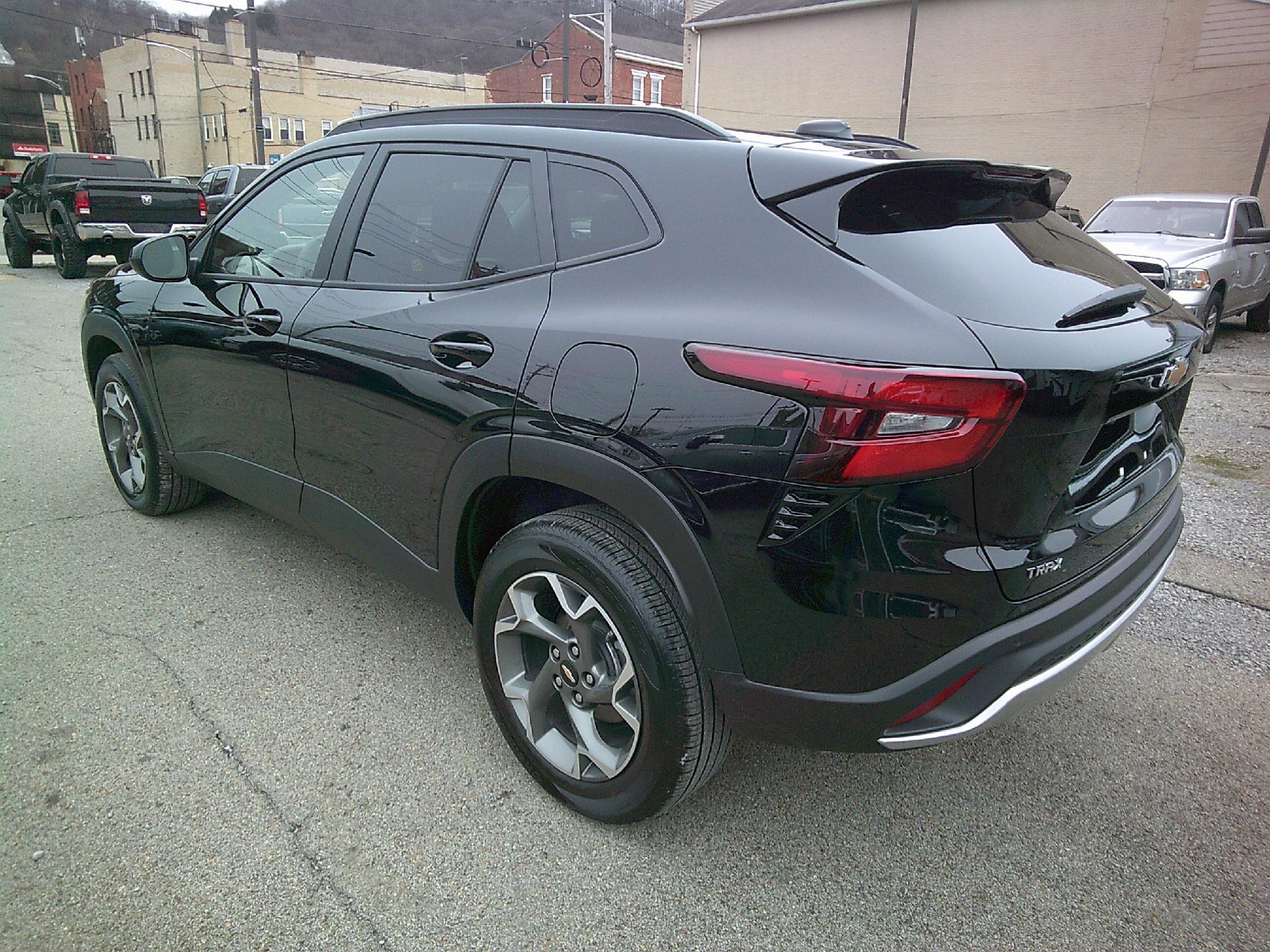 2024 Chevrolet Trax Vehicle Photo in KITTANNING, PA 16201-1536