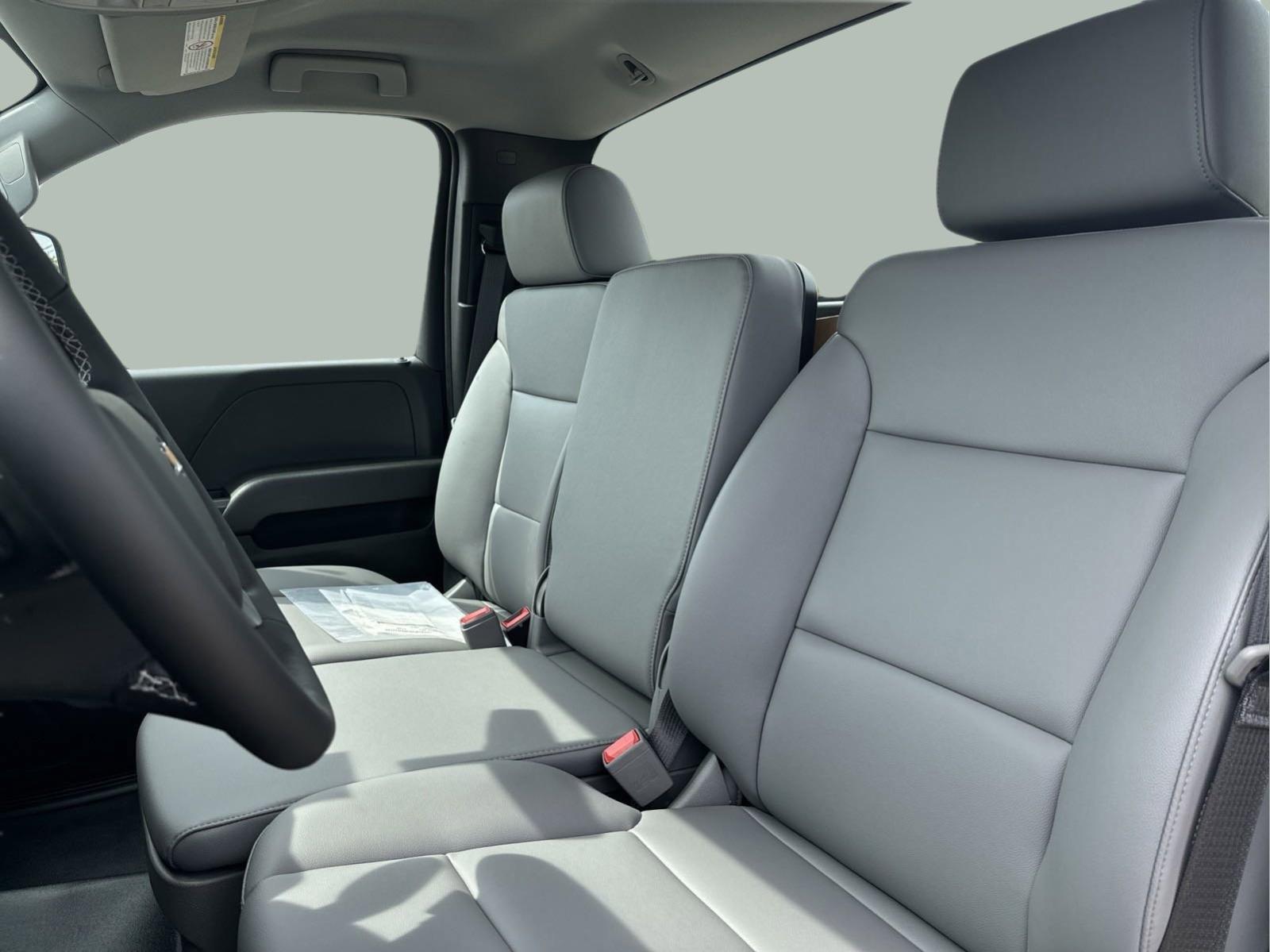 2024 Chevrolet Silverado 5500 HD Vehicle Photo in GEORGETOWN, TX 78626-7508