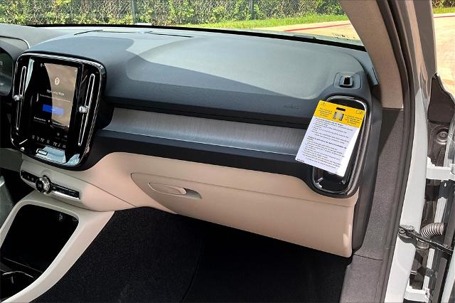 2026 Volvo XC40 Vehicle Photo in Houston, TX 77007