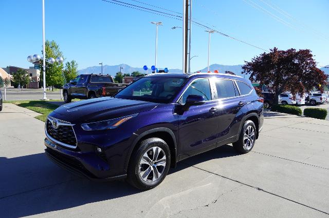 2025 Toyota Highlander Vehicle Photo in Riverdale, UT 84405