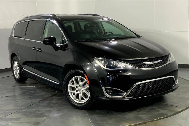 2020 Chrysler Pacifica Vehicle Photo in Lees Summit, MO 64086