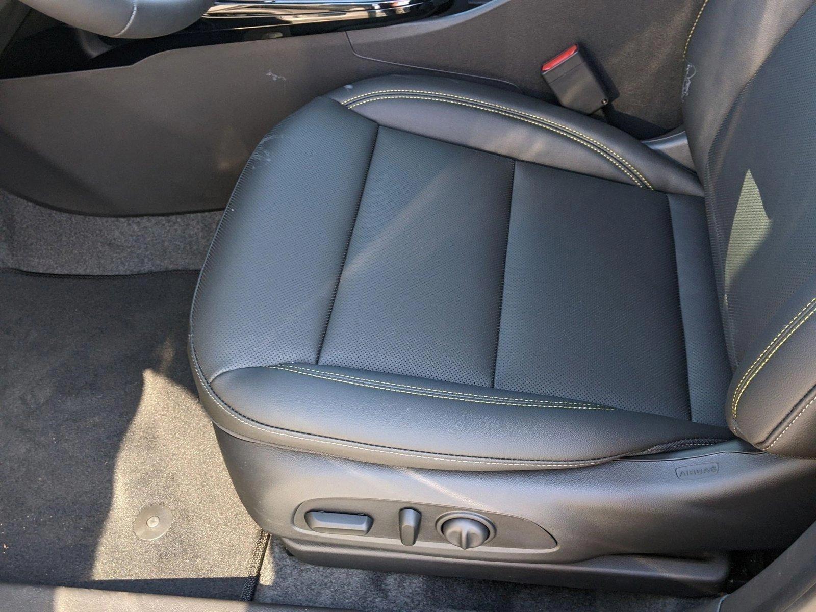 2025 Chevrolet Trax Vehicle Photo in TIMONIUM, MD 21093-2300