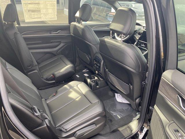 2025 Jeep Grand Cherokee L Vehicle Photo in Doylsetown, PA 18901