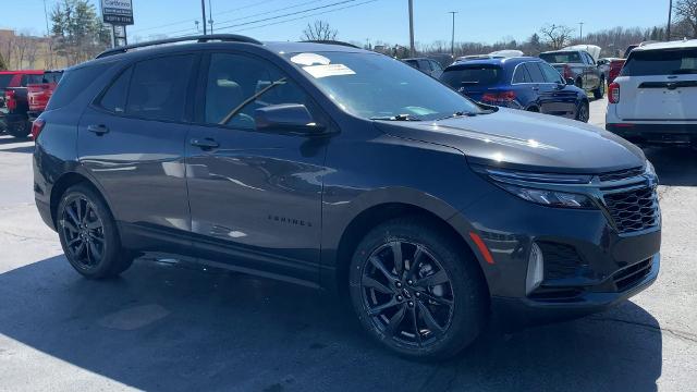 2022 Chevrolet Equinox Vehicle Photo in MOON TOWNSHIP, PA 15108-2571