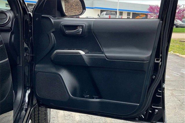 2019 Toyota Tacoma 4WD Vehicle Photo in TOPEKA, KS 66609-0000