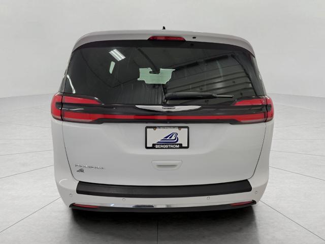 2023 Chrysler Pacifica Vehicle Photo in Green Bay, WI 54304