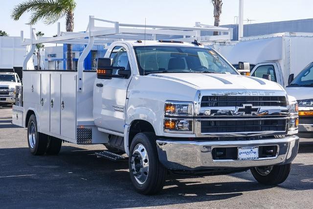 2023 Chevrolet Silverado Chassis Cab Vehicle Photo in VENTURA, CA 93003-8585