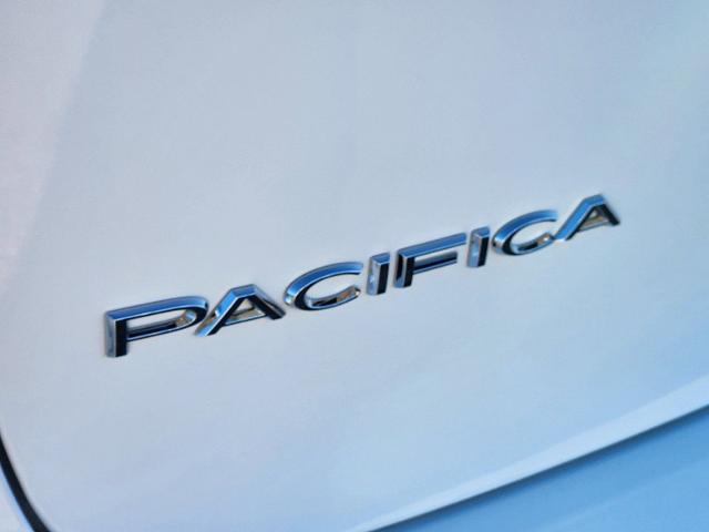 2025 Chrysler Pacifica Vehicle Photo in Ennis, TX 75119-5114