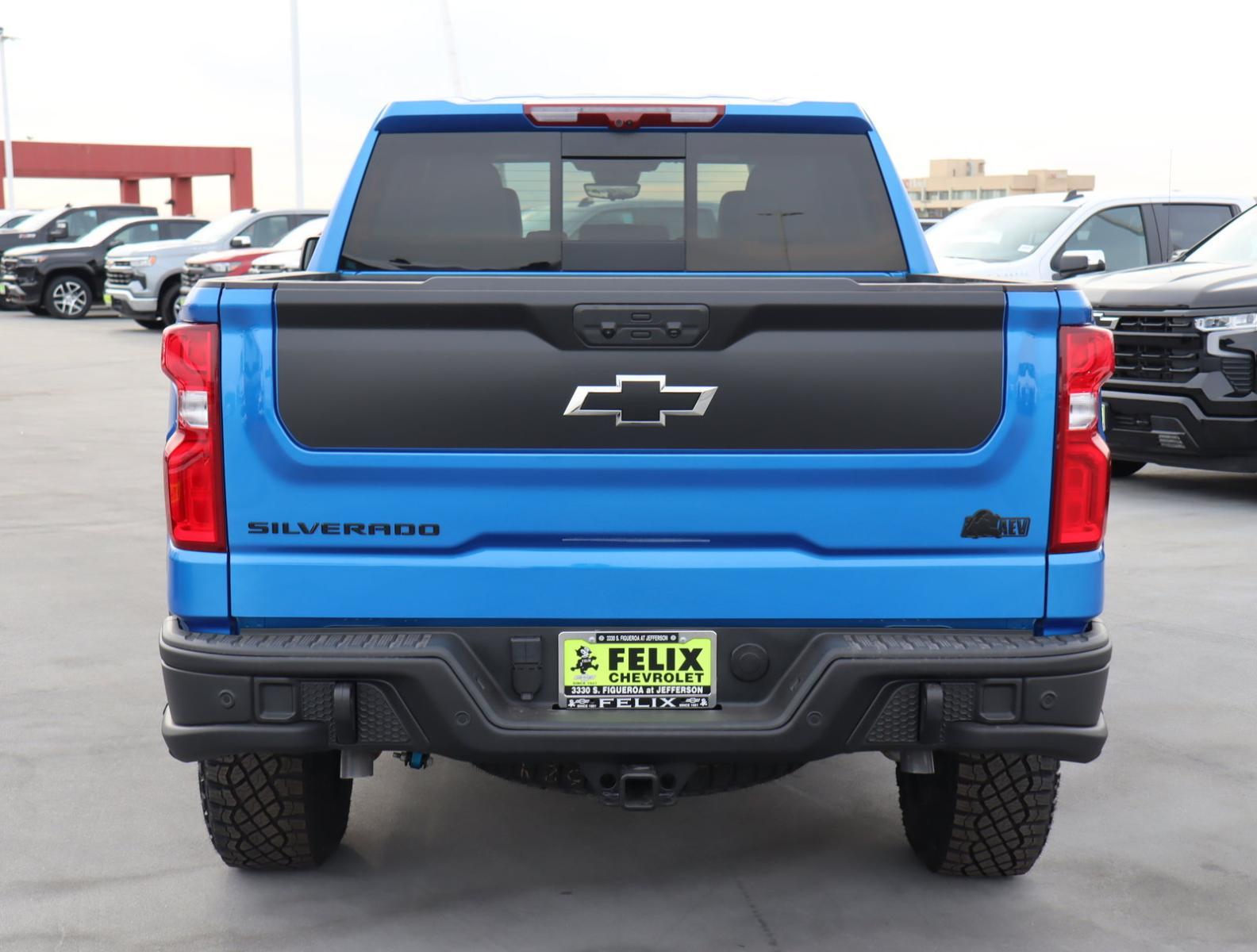 2025 Chevrolet Silverado 1500 Vehicle Photo in LOS ANGELES, CA 90007-3794