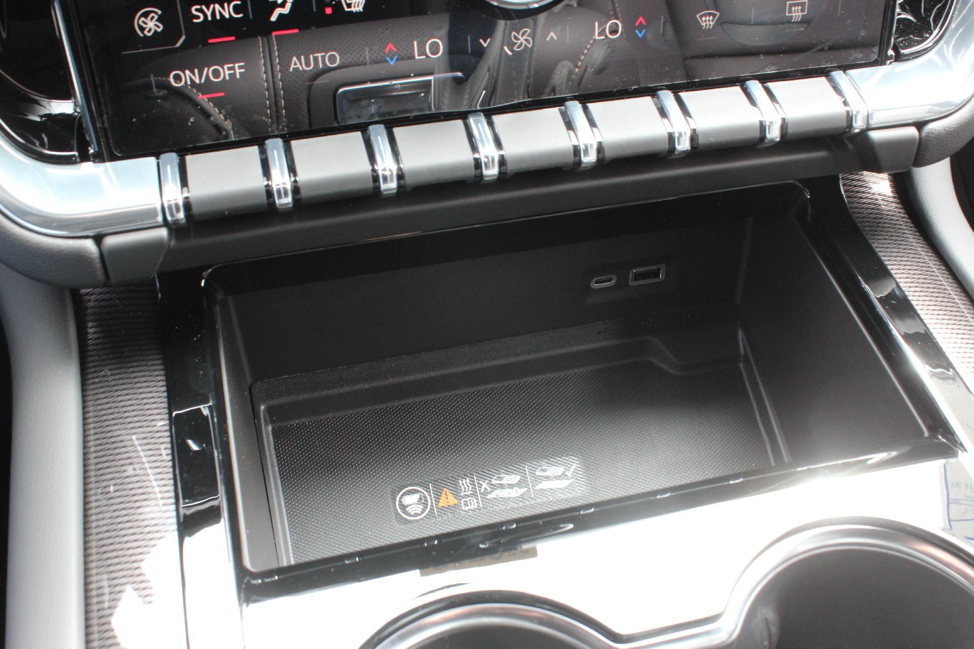 2025 GMC Yukon XL Vehicle Photo in AURORA, CO 80012-4011
