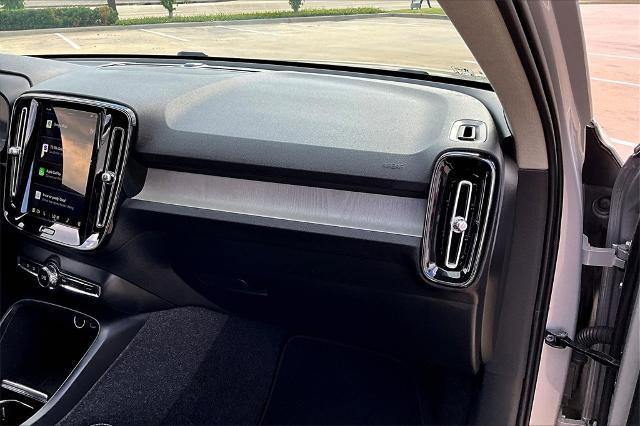2025 Volvo XC40 Vehicle Photo in Houston, TX 77007